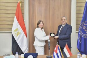 رئيس هيئة الدواء المصرية يستقبل نائب وزير الصحة الكوبي