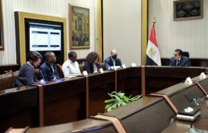 وزير الصحة يبحث مع وفد الاتحاد الإفريقي تعزيز قدرات مصر فى إنتاج اللقاحات
