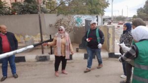 رئيس مدينة السنطة تقود مبادرة تجميل ودهانات بطريق مجمع المدارس