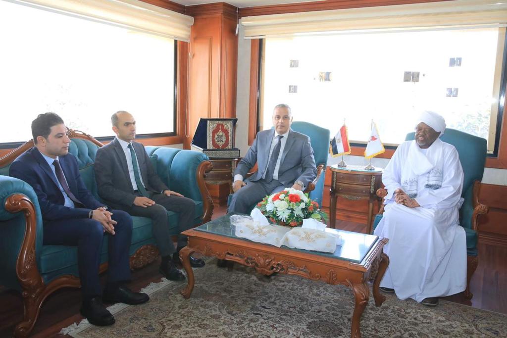 محافظ سوهاج يستقبل القنصل العام السوداني