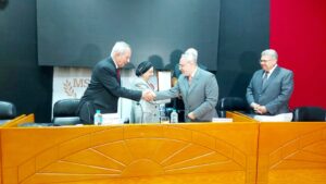 تكريم رئيس جامعة طنطا بمؤتمر "الذكاء الاصطناعي والهندسة المستدامة بجامعة أكتوبر للعلوم الحديثة