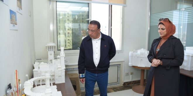 الشريف  : يتفقد معرض لمجسمات معالم الأسكندرية الأثرية بتقنية ثلاثية الأبعاد  