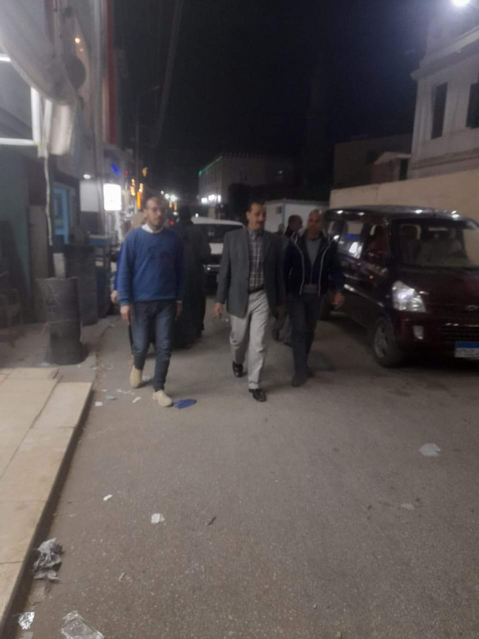 محليات طهطا تشن حمله مسائية لرفع  الاشغالات بالمدينة