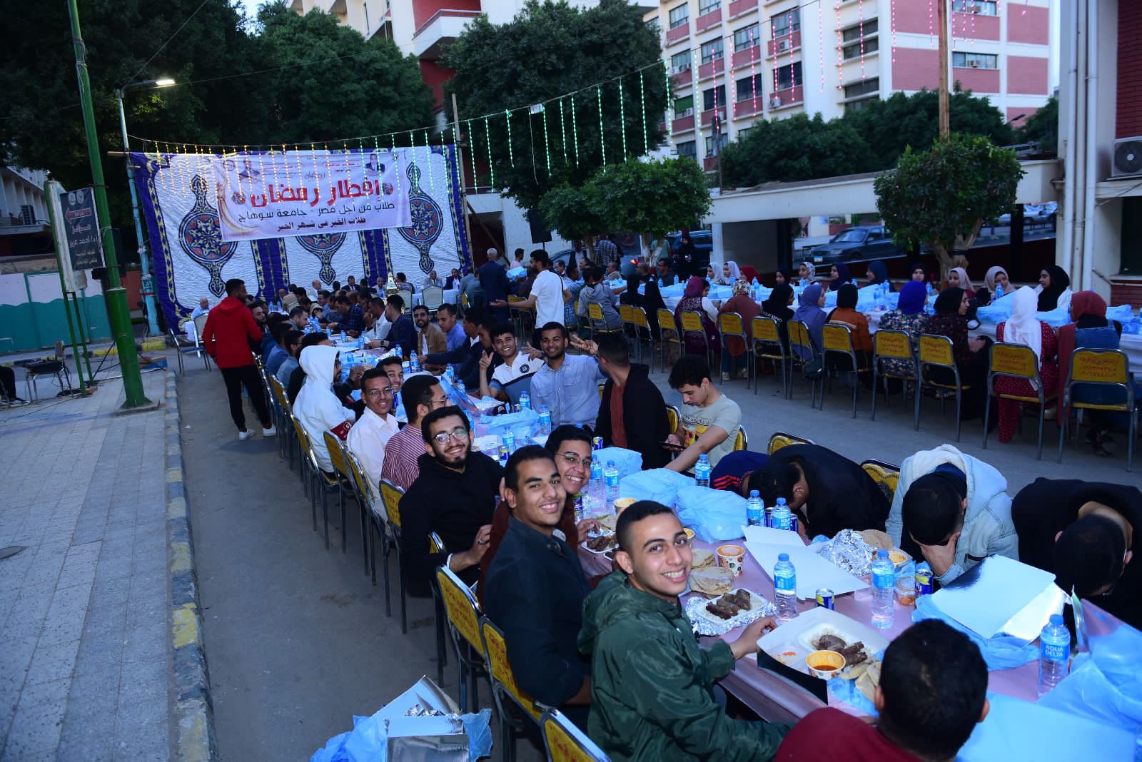 طلاب من أجل مصر ينظمون إفطار جماعي لمنسوبي الجامعة 