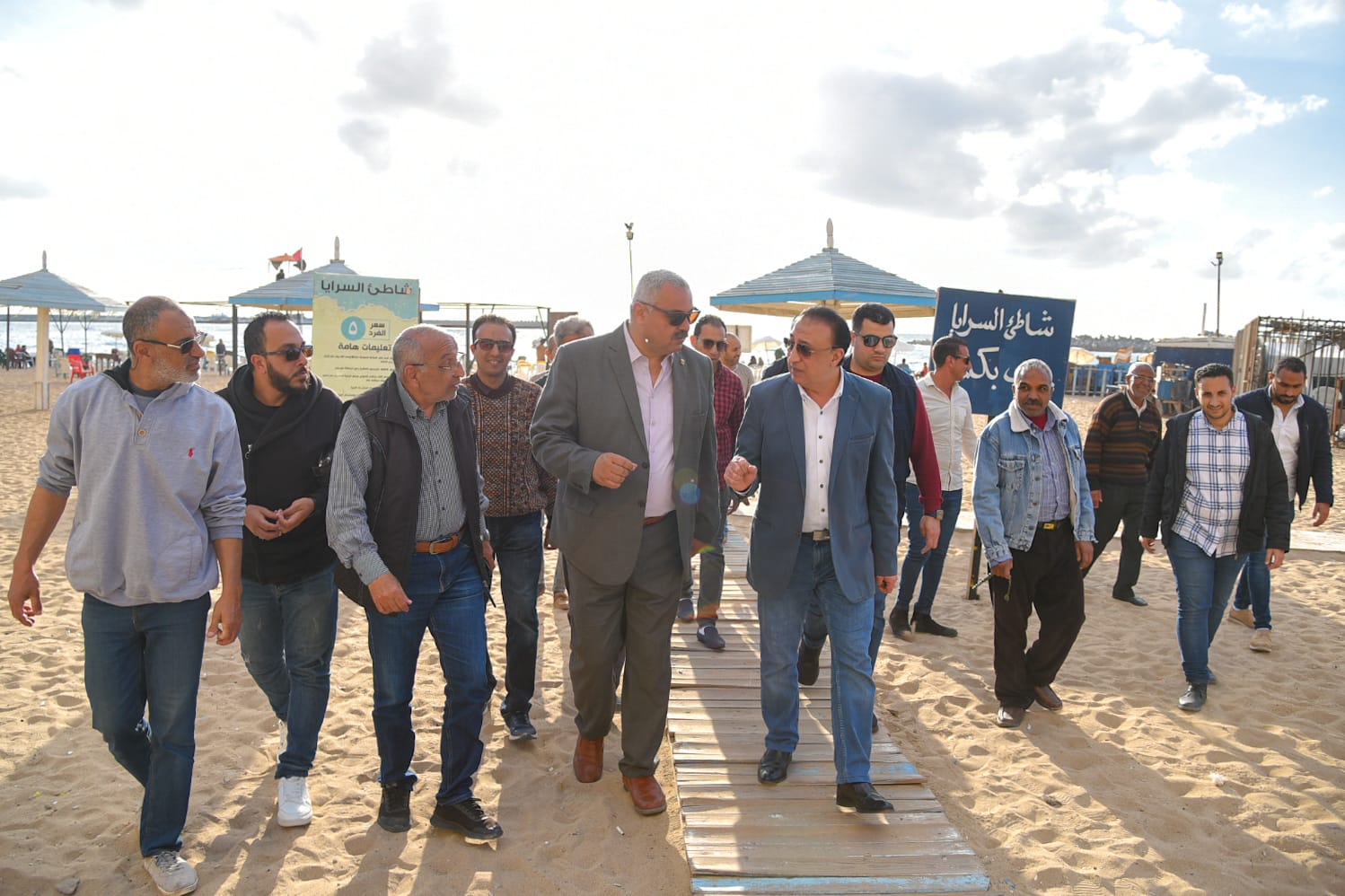 محافظ الإسكندرية  يتفقد شاطئ السرايا والممشى السياحي بنفق و كباري السادات 
