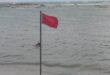 نظرا لارتفاع الأمواج شواطئ الإسكندرية ترفع الرايات الحمراء اليوم