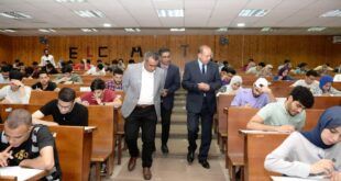 رئيس جامعة المنصورة يتفقد أعمال امتحانات الفصل الدراسي الثانى