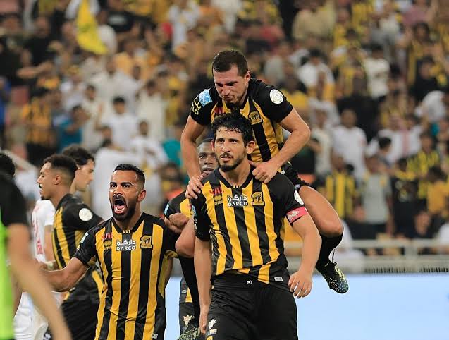 اتحاد جدة يقترب من حسم الدوري السعودي برباعية في شباك أبها