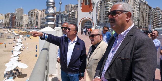 محافظ الإسكندرية يتفقد شواطئ القطاع الشرقي والممشى السياحي 