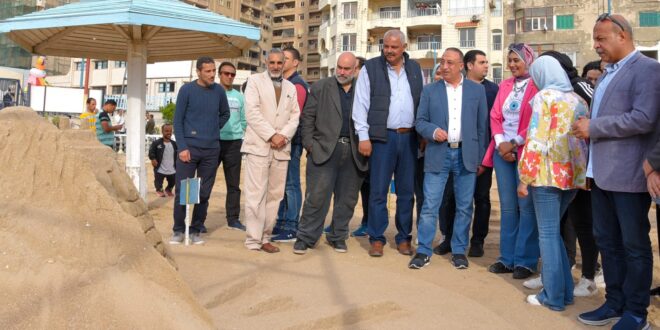 محافظ الإسكندرية يكرم الفائزين في أول مهرجان للنحت على الرمال بمدينة الثغر