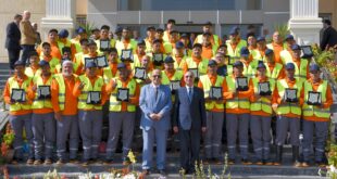 محافظ الإسكندرية يهنىء عمال مصر ويكرم 50 عامل النظافة