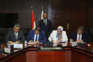 الوزير" يشهد توقيع مذكرة تفاهم بشأن تأسيس شركة بين وزارة النقل وتحالف دولي