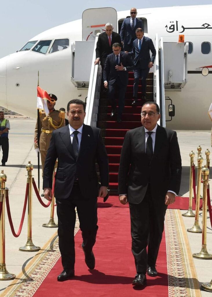 رئيس الوزراء المصري يستقبل رئيس الوزراء العراقي والوفد المرافق له