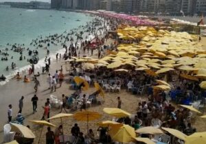 السياحة والمصايف : رحلات اليوم الواحد ترفع نسب الإشغال بالشواطئ ثالث أيام العيد