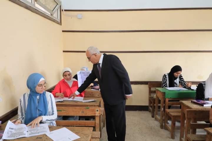 وزير التربية والتعليم ومحافظ الشرقية يتفقدان لجان امتحانات الثانوية العامة الصالحية الجديدة والقديمة 