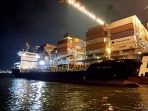 اقتصادية قناة السويس " نجاح ثاني عملية تموين سفن بميناء غرب بورسعيد