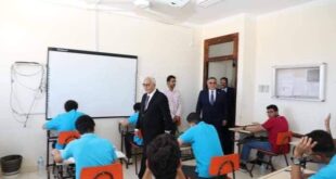 رضا حجازى " يطمئن من الطلاب على مستوى الامتحان.. ويؤكد على تظليل الإجابة فى البابل شيت مباشرة