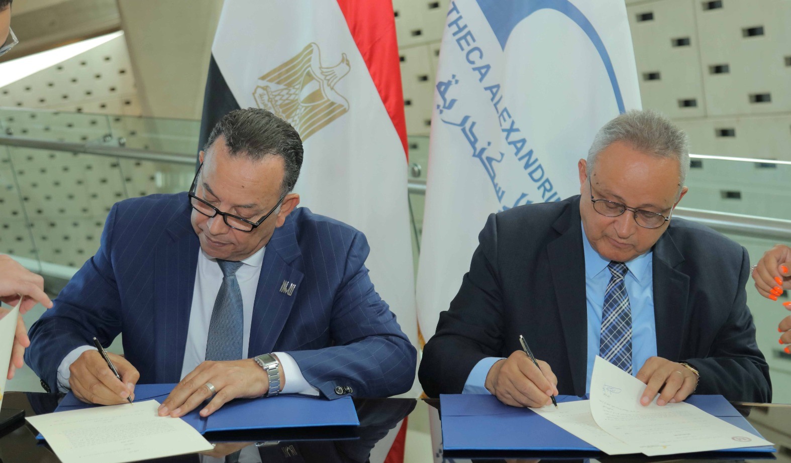 توقيع اتفاقية تعاون لإنشاء سفارة معرفة تابعة لمكتبة الإسكندرية بجامعة المنصورة الجديدة