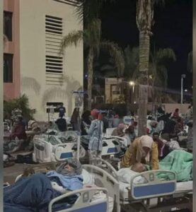 المغرب افترش المرضى على أسرتهم الشوارع خوفا من تهدم المستشفيات