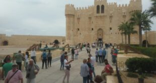 اثار الاسكندرية قلعة قايتباي شهدت تدفق لاعداد كبيرة من الافواج السياحية