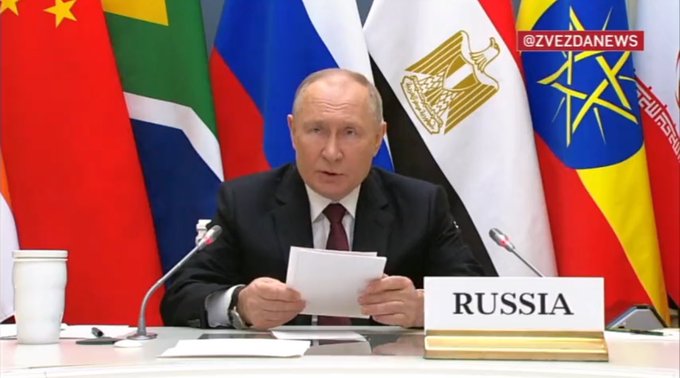 الرئيس الروسي "فلاديمير بوتين" في قمة البريكس قبل قليل