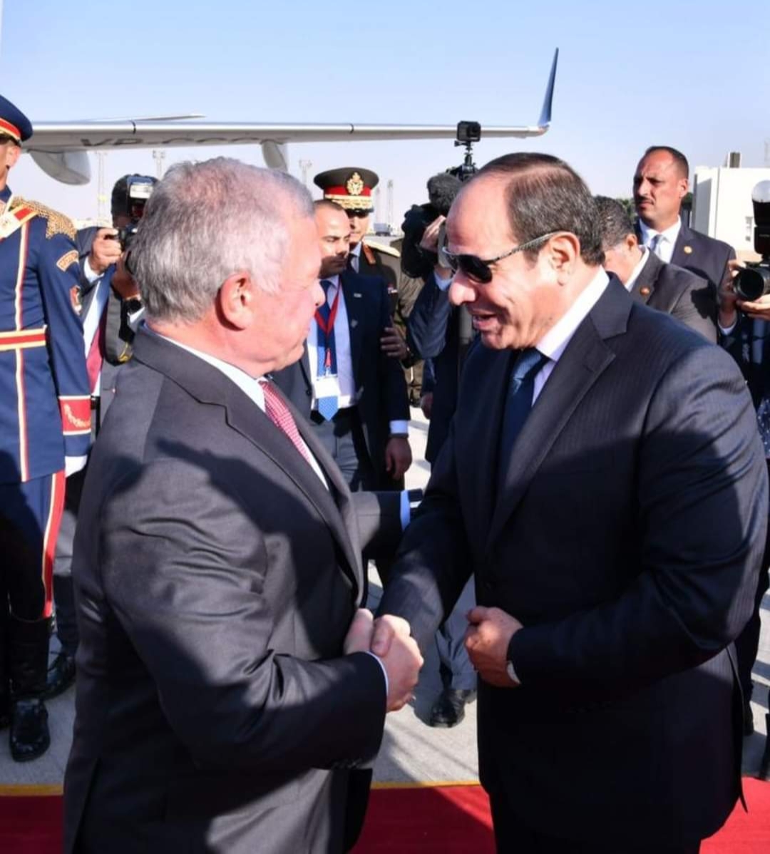 الرئيس عبدالفتاح السيسي يستقبل عاهل الأردن في مطار القاهرة