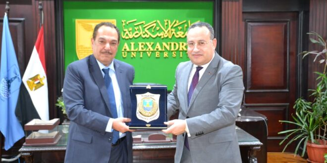 رئيس جامعة الإسكندرية يستقبل سفير دولة الكويت