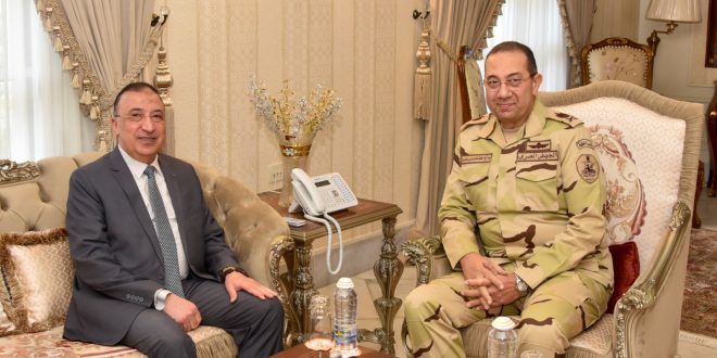 الشريف يقدم التهنئة للواء أ ح هشام حسني حسن لتوليه منصب قائد المنطقة الشمالية العسكرية