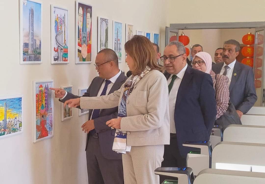 وزيرة الثقافة تفتتح معرض "العاصمة الإدارية الجديدة في عيون أطفال مصر والصين"