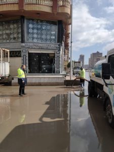 السكرتير العام المساعد يتابع أعمال كسح تجمعات مياة الأمطار بدمنهور