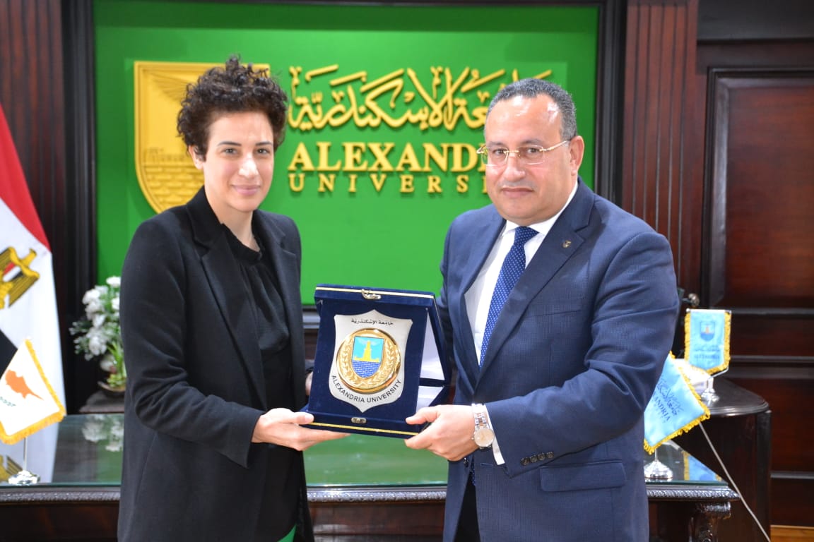 رئيس جامعة الإسكندرية يستقبل سفيرة دولة قبرص