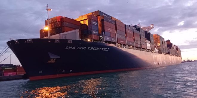 ميناء الأسكندرية يستقبل أكبر سفينة حاويات في تاريخه