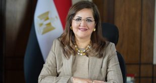 وزيرة التخطيط تتلقى تقريرًا حول الموقف التنفيذي لمشروع لتنمية الأسرة المصرية