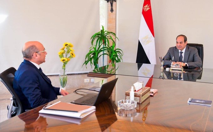 عقد السيد الرئيس عبد الفتاح السيسي اجتماعاً اليوم مع المستشار عمر مروان وزير العدل