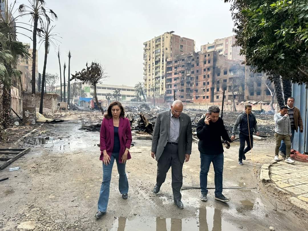 وزيرة الثقافة تتوجه إلى موقع حريق "الحارة الشعبية" بستوديو الأهرام.