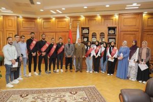 رئيس جامعة السويس يكرم الفائزين بالمسابقات الرمضانية لأسرة طلاب من أجل مصر