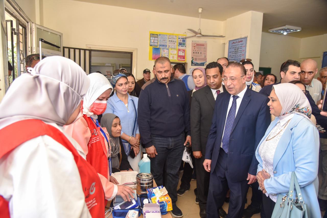 محافظ الإسكندرية يطلق القافلة الطبية بوحدة صحة البيطاش 