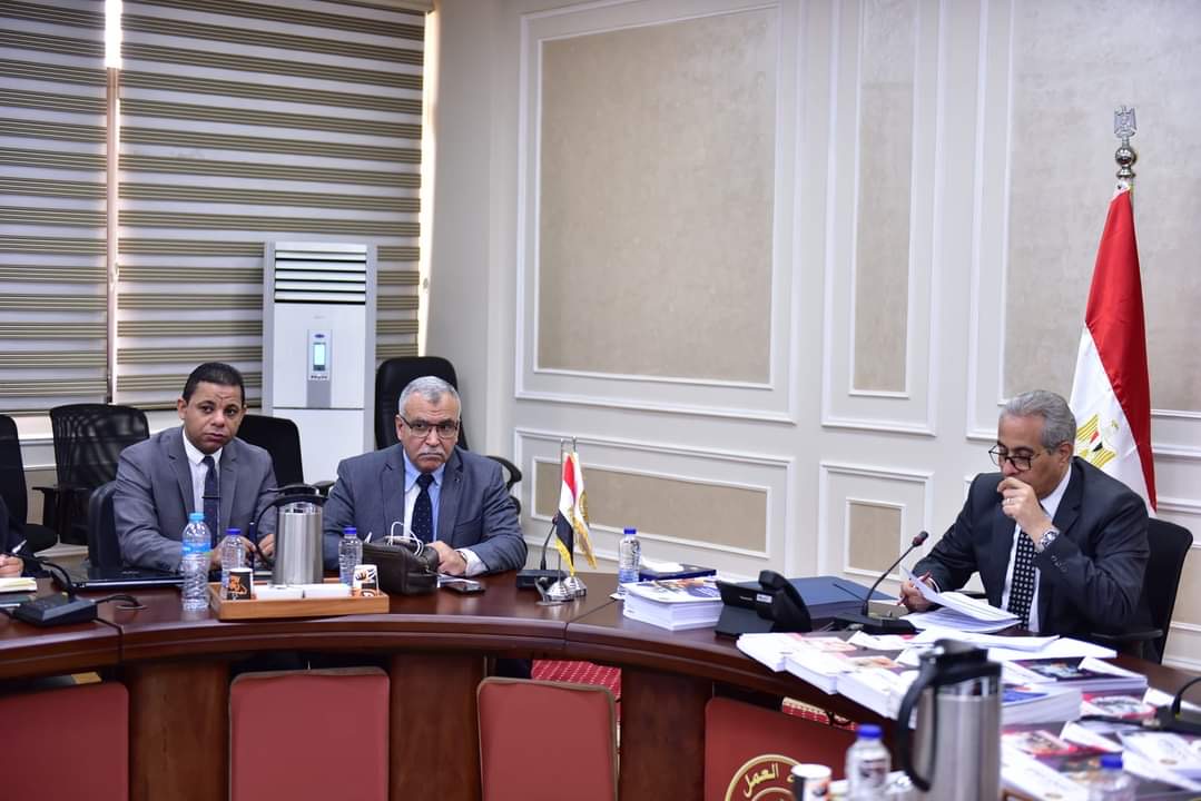 وزير العمل يتابع أخر مستجدات "مشروع" أطلقته الوزارةمع القطاع الخاص
