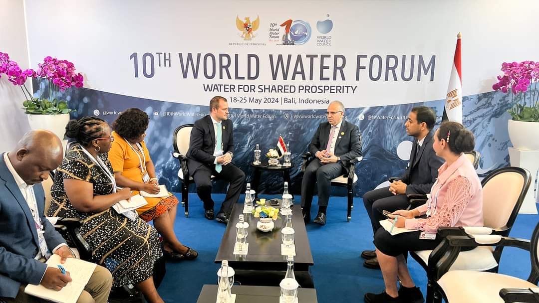 وزير الري يلتقي نائب وزير مياه زيمبابوي في إندونيسيا علي هامش فعاليات المنتدى العالمي العاشر للمياه.