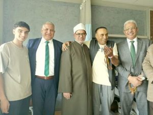 رئيس جامعة الأزهر : يزور امير الشعراء الوطن العربي الدكتور علاء جانب بالمستشفى للاطمئنان عليه.