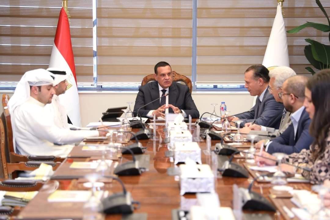 وزير التنمية المحلية يبحث مع رئيس المدن العربية تبادل الخبرات