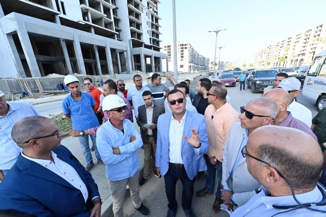 المهندس شريف الشربيني وزيارة تفقدية لمشروعات مدينة العلمين الجديدة