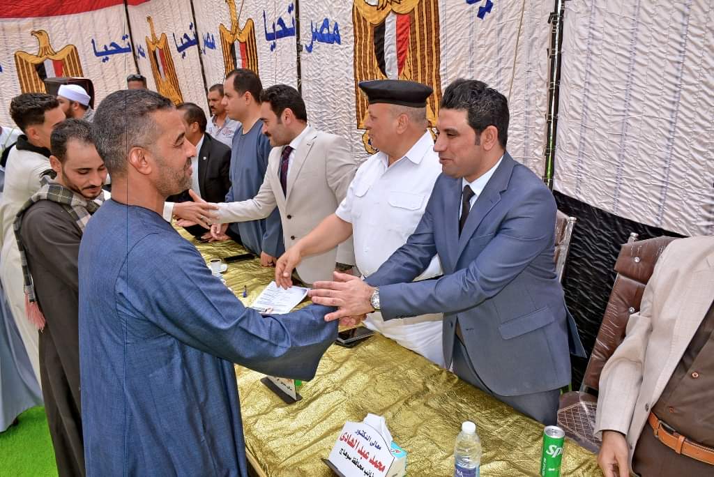 نائب محافظ سوهاج يشهد مراسم صلح عائلتي آل " زيدان " و آل " علام "  بمركز البلينا