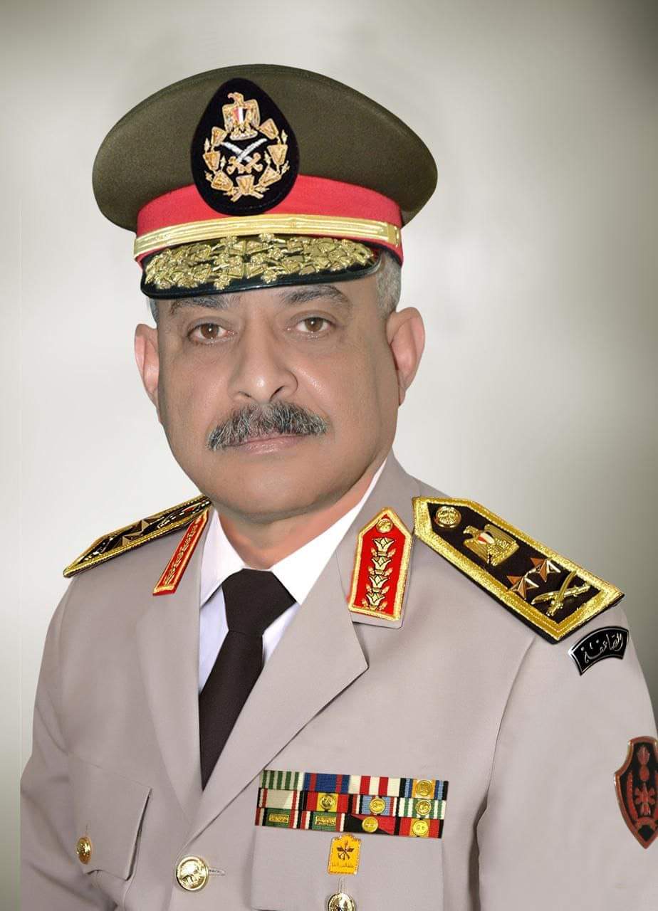عبدالمجيد صقر القائد العام للقوات المسلحة وزير الدفاع والإنتاج الحربي