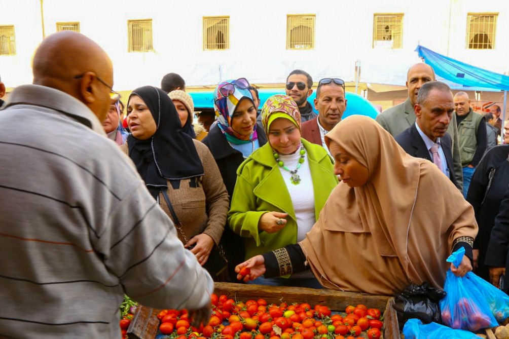 إقامة سوق اليوم الواحد بشارع المتراس نطاق حي غرب