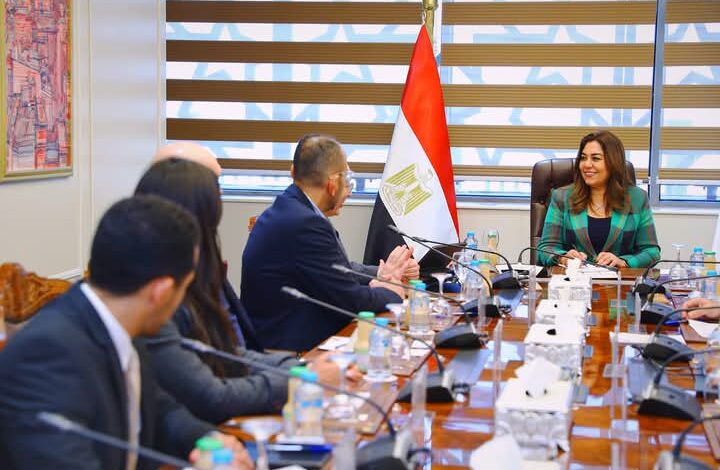 وزيرة التنمية المحلية تجتمع مع أعضاء جمعية "رجال الأعمال بالإسكندرية"