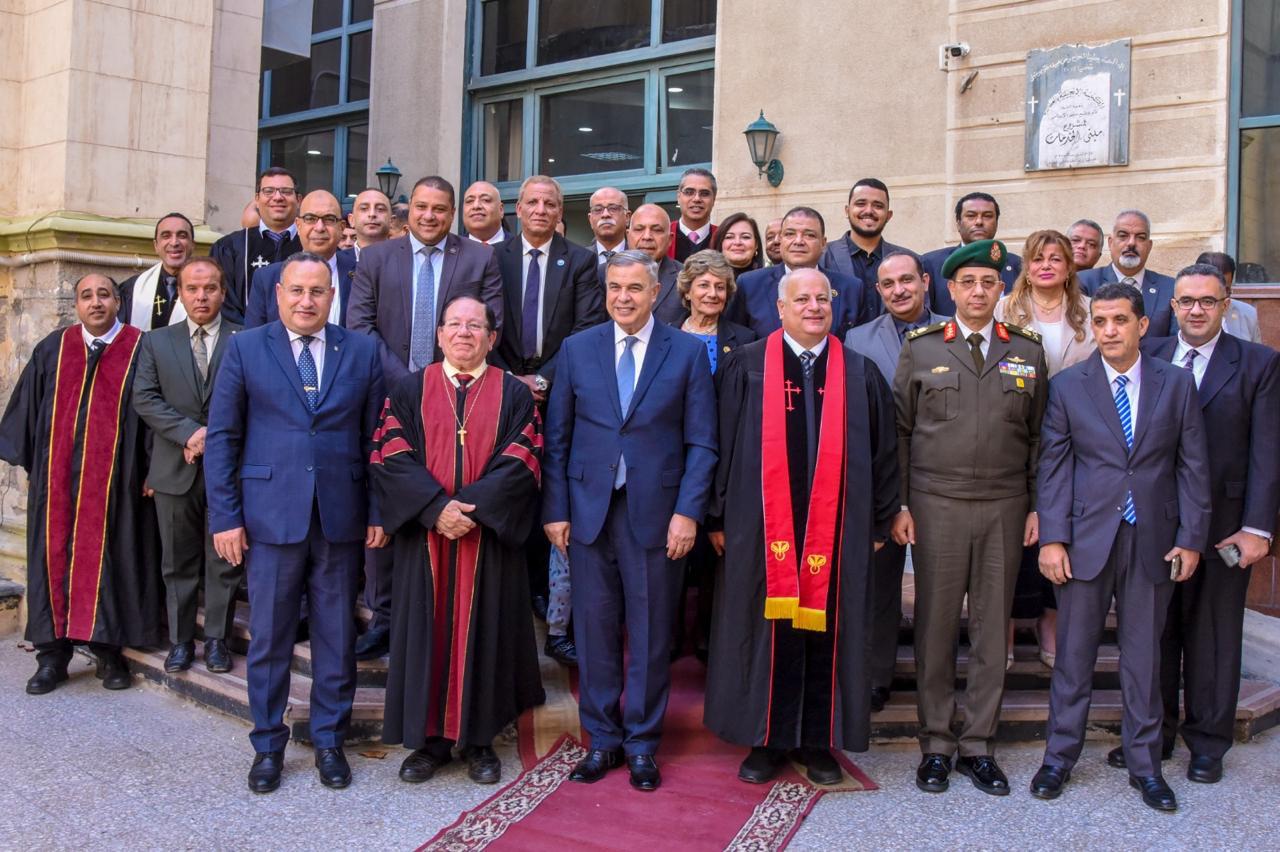 محافظ الإسكندرية يشارك الإخوة الاقباط الأرثوذكس و الأرمن  والروم  والكاثوليك، احتفالاتهم بعيد الميلاد المجيد