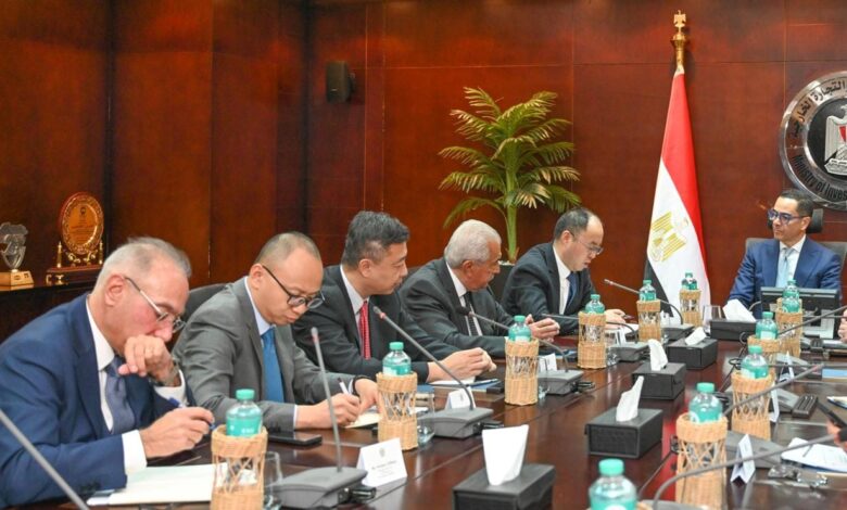 وزير الاستثمار والتجارة الخارجية يلتقي رئيسي شركتي بروميتون تاير مصر و CNRC الصينية