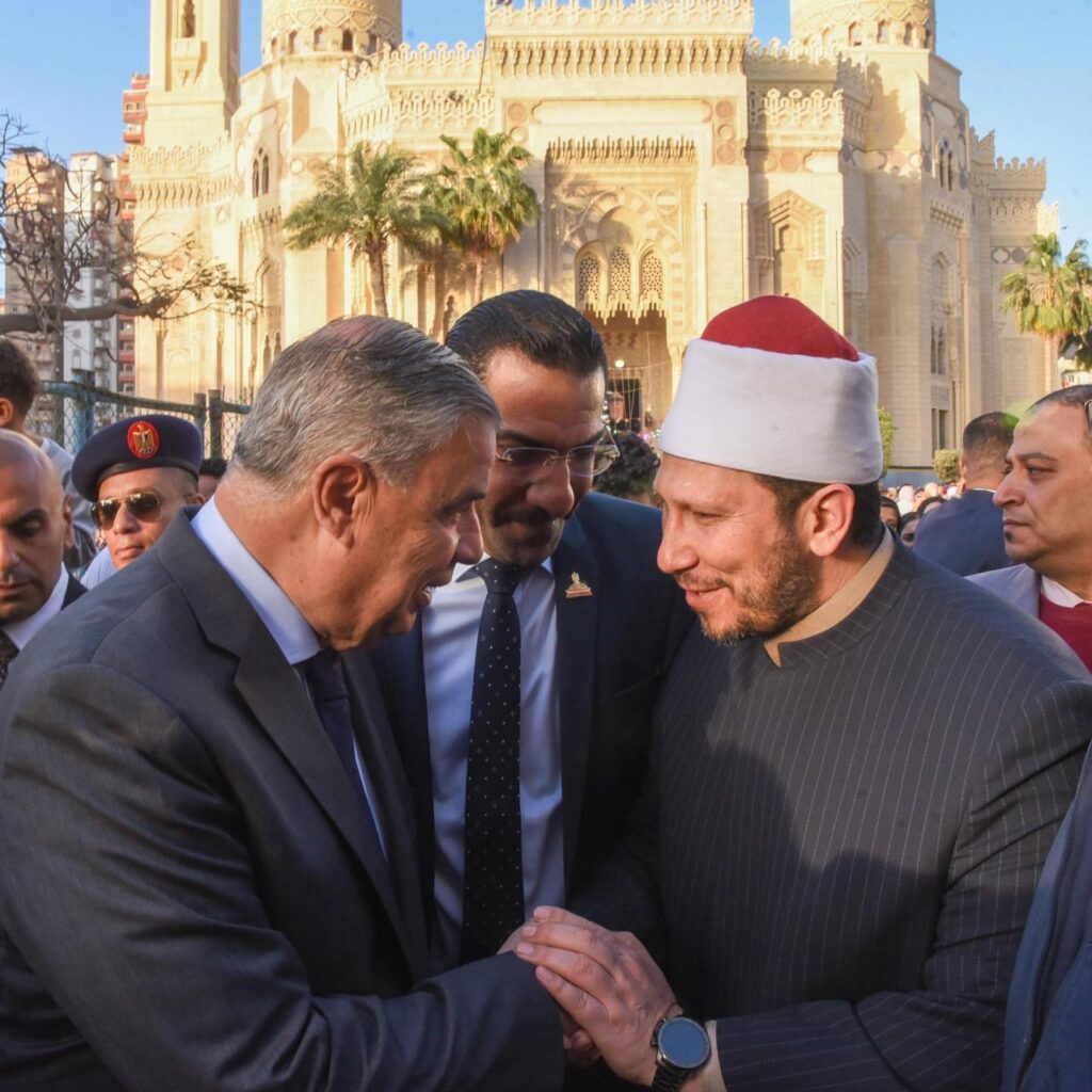 محافظ الاسكندرية يؤدى صلاه عيد الفطر المبارك