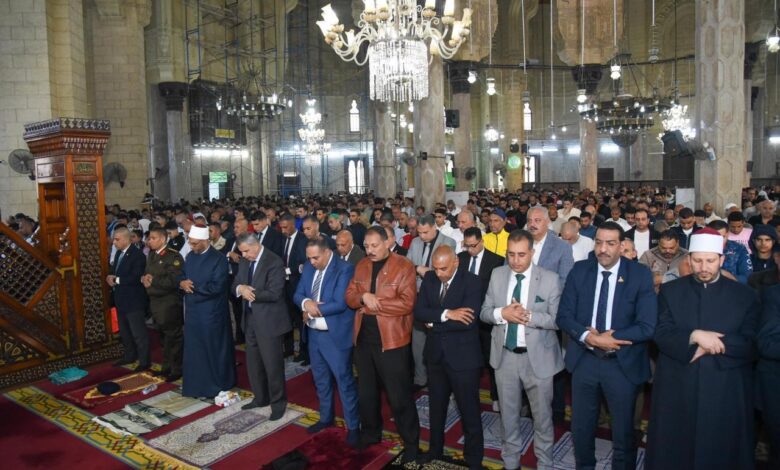 محافظ الاسكندرية يؤدى صلاه عيد الفطر المبارك